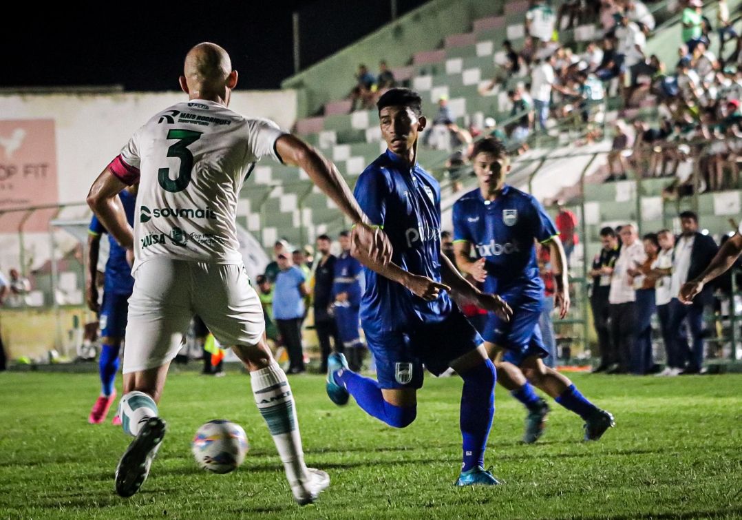 Palpite: Serra Branca x Sousa - Prognóstico para o Campeonato Paraibano 09/03/2025: O Dino visita o Carcará do Cariri para tentar abrir vantagem nas semifinais